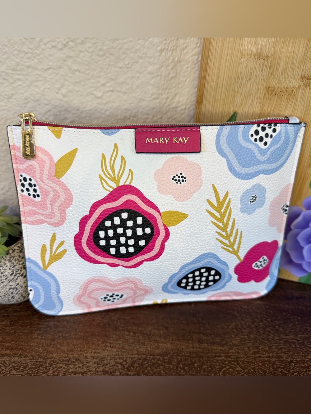Mary Kay Floral Clutch / Cosmetic Pouch - Picture 14 of 14